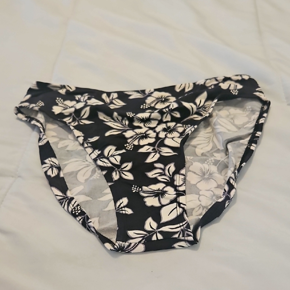 Floral Black and White Bikini Bottom by Jantzen size M ❤️